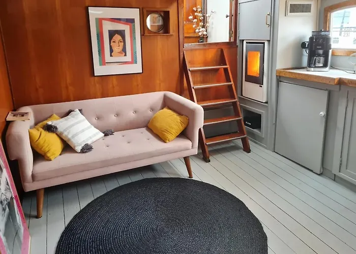 Charmante Kapiteinshut Op Historisch Schip De Hoop