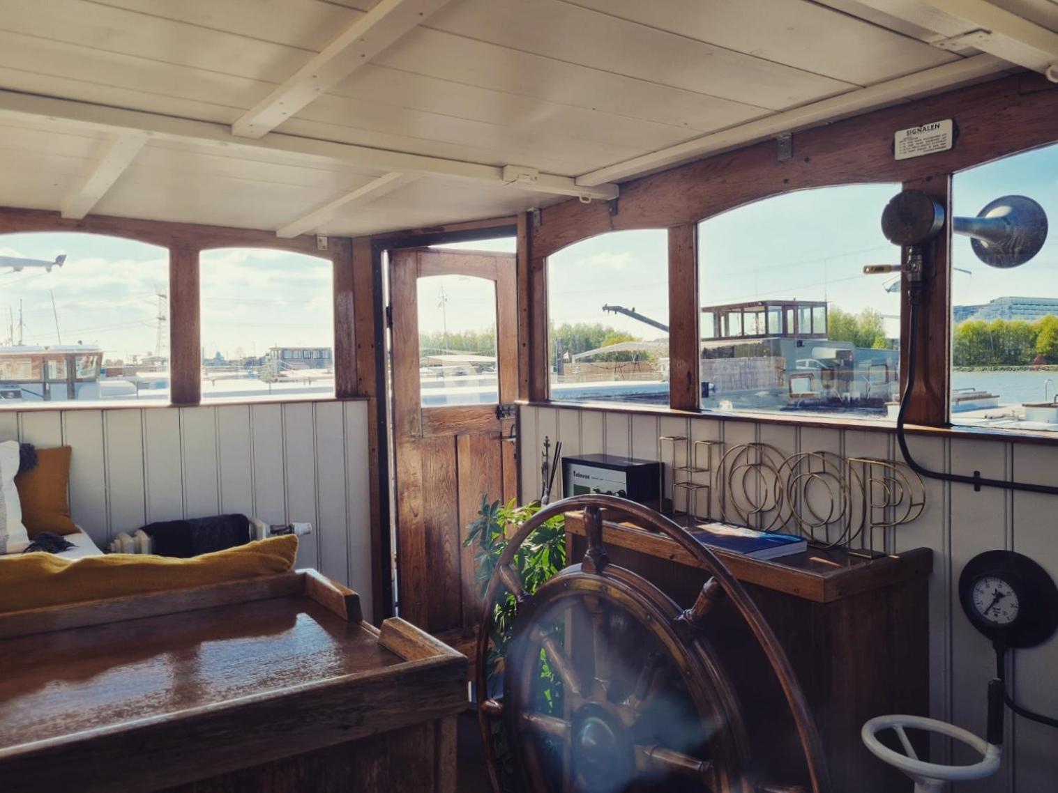 Charmante Kapiteinshut Op Historisch Schip De Hoop Bed and breakfast Ámsterdam