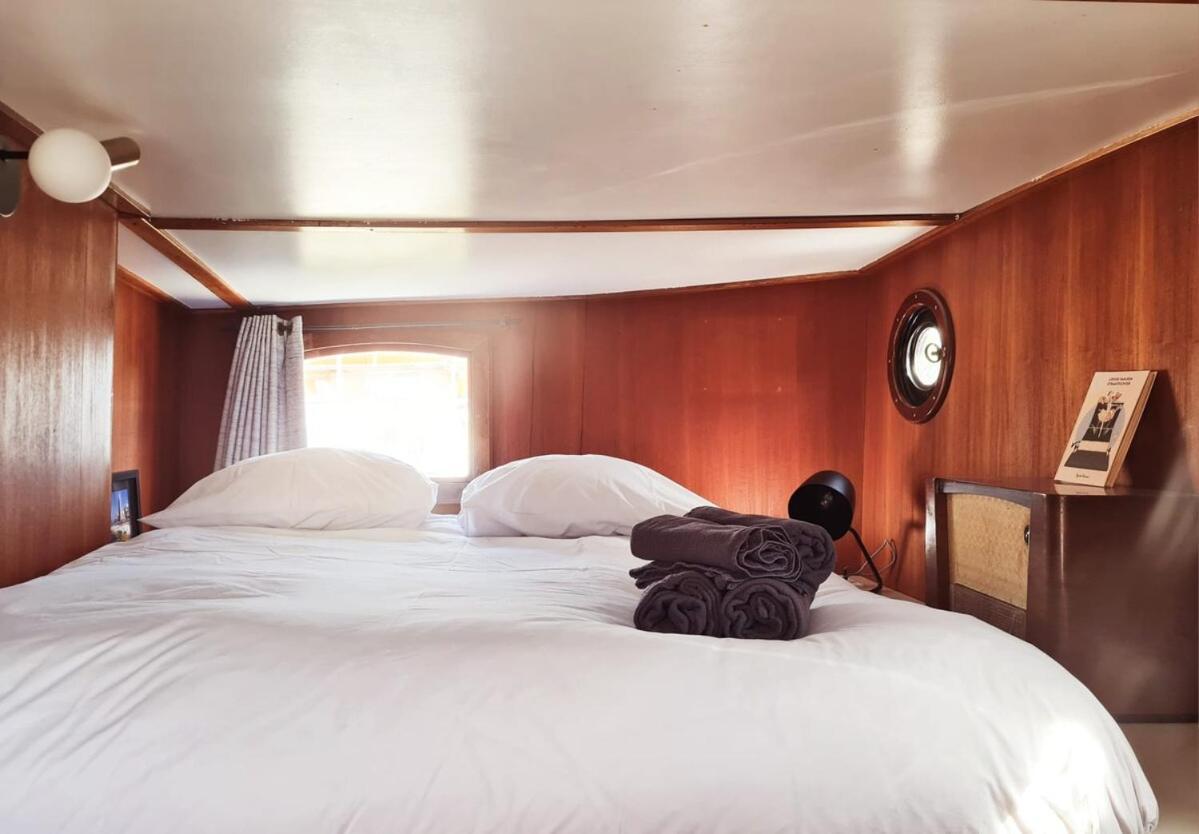 Bed and breakfast Charmante Kapiteinshut Op Historisch Schip De Hoop