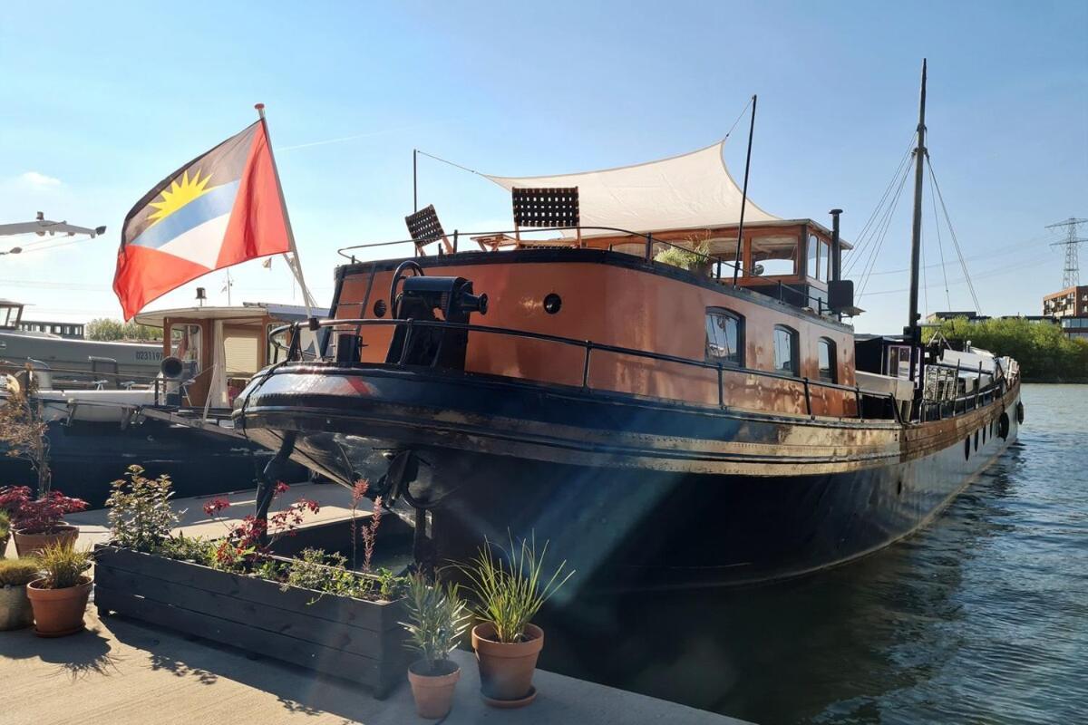 Bed and breakfast Charmante Kapiteinshut Op Historisch Schip De Hoop *