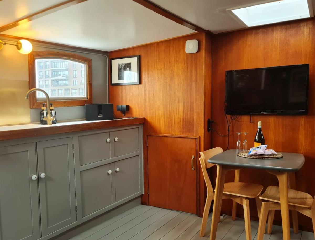 Bed and breakfast Charmante Kapiteinshut Op Historisch Schip De Hoop *